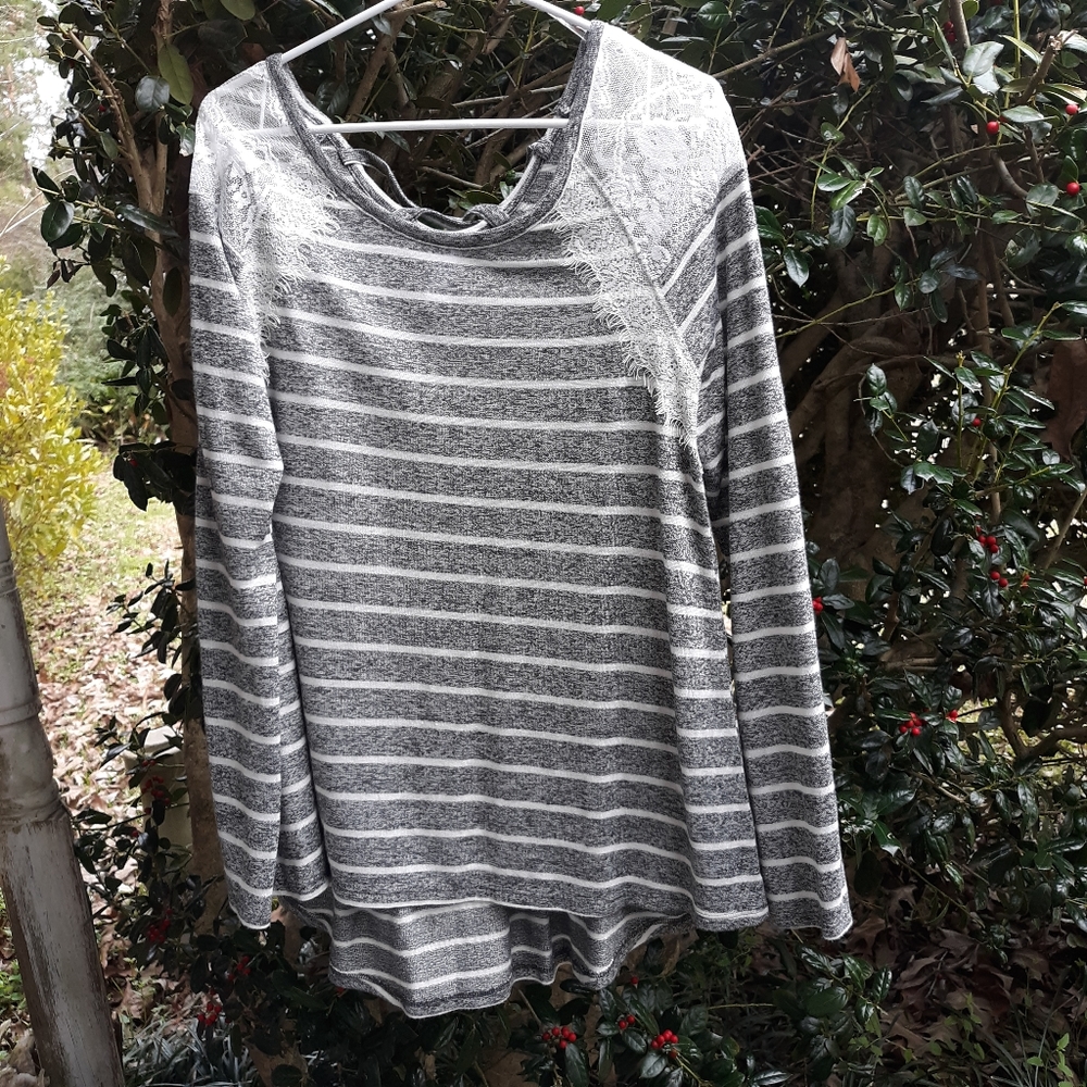 NWOT GRAY & WHITE STRIPED POLY HI/LO TOP,  XXL